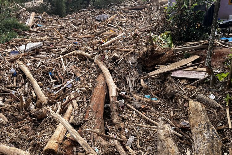 banjir dan tanah longsor, Menteri Lingkungan Hidup, Menteri Kehutanan, Menteri ESDM, YLBHI, menteri kehutanan, bencana di sumatera, banjir di Sumatera, Dari Bencana di Sumatera Peran 3 Menteri Disorot: Menhut, Menteri LH, Menteri ESDM