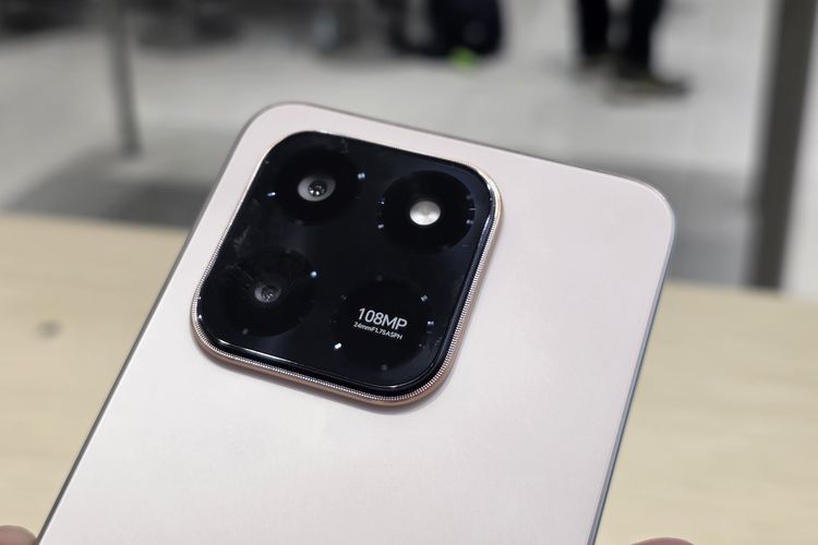 Honor, baterai jumbo, Honor X7d, Saya Buka Kotak Honor X7d Harga Rp 4,5 Juta, Isinya Ternyata Selengkap Ini, Unboxing Honor X7d: isi kotak super lengkap, Bodi terasa ringan dan tipis, Layar 120 Hz bikin scrolling mulus, Kamera 108 MP dan tombol AI khusus