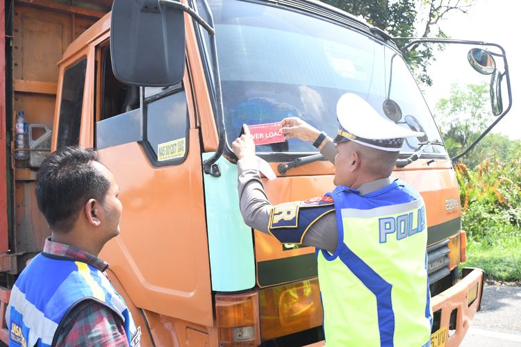 ODOL, truk, Puluhan Truk ODOL Ditindak di Tol Belawan–Medan