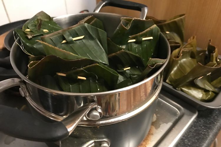 Pepes tahu, tahu telur, Resep Pepes Tahu Telur Pedas Gurih: Murah dan Praktis untuk Makan Siang