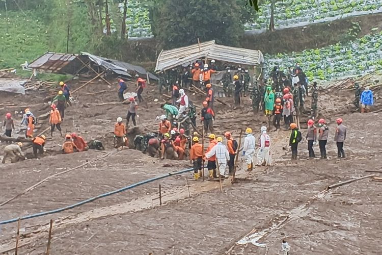 Bantu Evakuasi Korban Longsor Cisarua, TNI AU Andalkan Drone