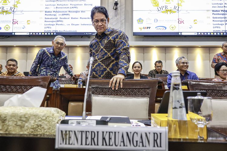 Purbaya Yudhi Sadewa Rp 200 triliun, suntikan dana bank Himbara, Menkeu cairkan dana jumbo, Rp 200 triliun untuk BRI BNI Mandiri BTN BSI, bunga deposito on call BI Rate, dampak dana Rp 200 triliun ke ekonomi, penyaluran kredit sektor riil, bank Himbara likuiditas pemerintah, Menkeu Purbaya Suntik Rp 200 Triliun ke 5 Bank Himbara Sore Ini, Begini Dampaknya ke Ekonomi!