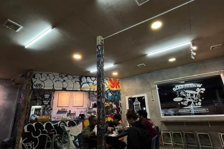 Yogyakarta, royalti, Royalti, yogyakarta, kafe di yogyakarta, Royalti musik, royalti lagu, Ramai Isu Royalti Lagu, Kafe-kafe di Yogyakarta Pilih Sepi Tanpa Musik, Tarif Royalti Musik: Rp 120.000 per Kursi, Tapi Masih Tak Jelas, Gunakan Spotify dan YouTube Music, tapi Masih Waswas, Kasus Mie Gacoan Bali Jadi Contoh Nyata, Pemerintah dan LMKN Angkat Bicara, Aturan Resmi dan Tarif Royalti Lagu