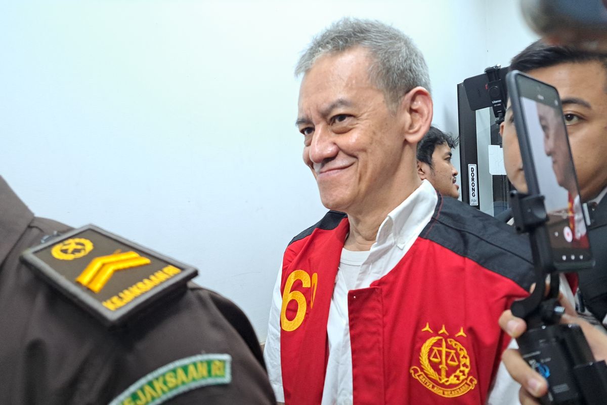 Fariz RM, fariz rm narkoba, Fariz RM ditangkap, Fariz RM ditangkap karena narkoba, fariz rm dipenjara, vonis Fariz RM, fariz rm vonis berapa tahun, Fariz RM Divonis 10 Bulan Penjara atas Kasus Narkoba, Permohonan Rehabilitasi Ditolak, Pertimbangan Hakim, Tuntutan Jaksa Lebih Berat, Kronologi Penangkapan, Bukan Kasus Pertama, Profil Singkat Fariz RM