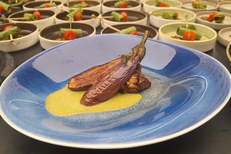 wisata kuliner Thailand, food news, Thailand Dinobatkan Negara Kuliner Terbaik Dunia 2025, 1. Pad thai, 2. Tom yum goong, 3. Green curry (Gaeng keow wan), 4. Som tam, 5. Mango sticky rice, 6. Thai milk tea