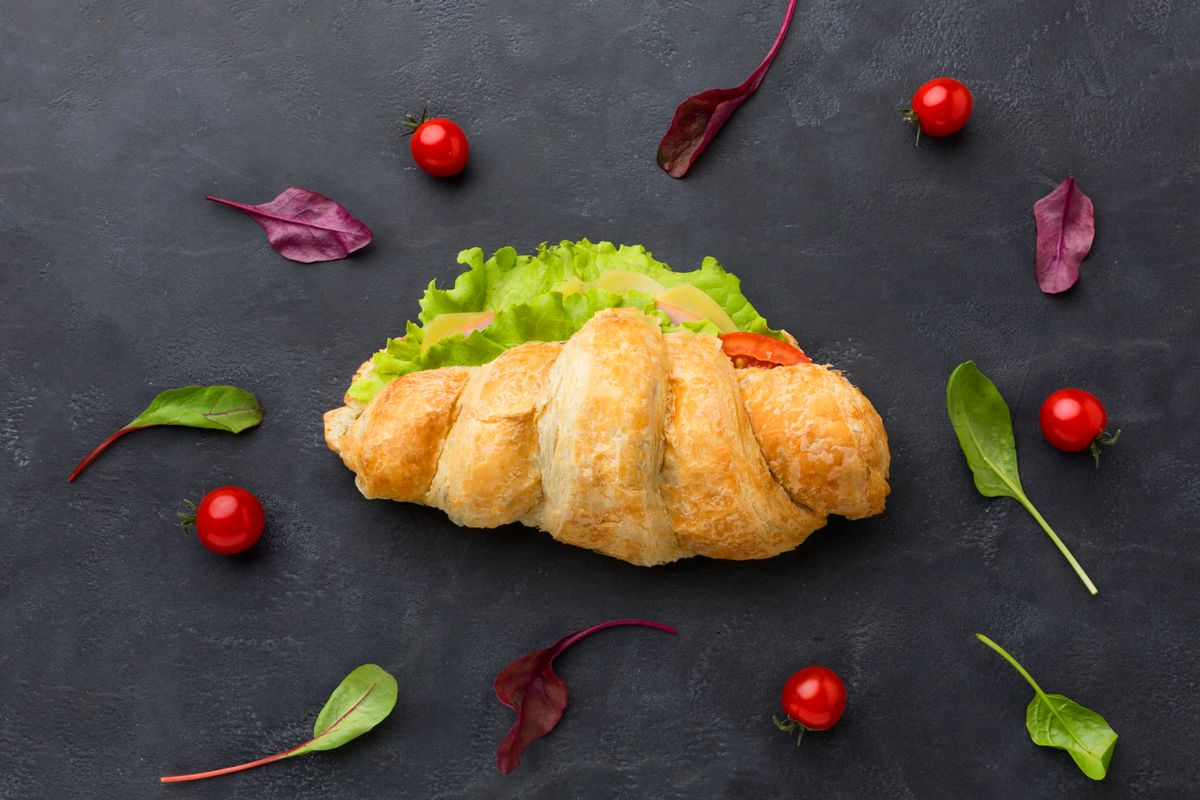 resep croissant sandwich, resep croissant isi salad, resep croissant isi sayuran, resep isian croissant, resep sandwich crosissant, croissant isi apa, Resep Croissant Isi Salad, Menu Sarapan Sehat Banyak Sayuran