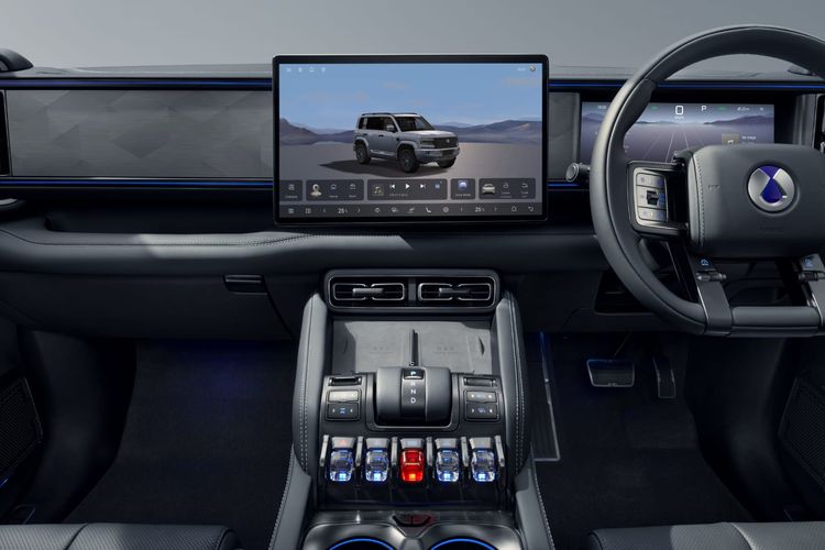 Denza B5, Mazda CX-80, Komparasi SUV PHEV: Denza B5 vs Mazda CX-80, Interior dan Kenyamanan Kabin, Mesin dan Tenaga, Baterai dan Jarak Tempuh EV, Fitur Keselamatan dan Teknologi, Kesimpulan