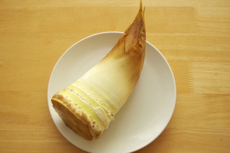 Imlek, Ca Rebung Imlek, 4 Resep Makanan Khas Imlek Populer, dari Kue Ku hingga Pindang Bandeng, 1. Kue Ku: Si Merah Lambang Panjang Umur, 2. Ayam Oh: Perpaduan Gurih dan Aroma Tauco, 3. Pindang Bandeng Imlek: Tradisi Pelicin Rezeki, 4. Ca Rebung Imlek: Tekstur Renyah Sarat Makna