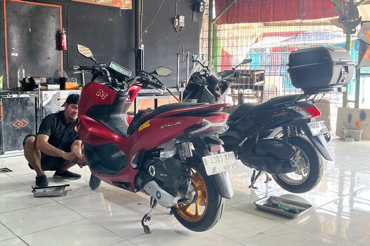minyak goreng, oli sokbreker, Rivki Gunawan, eksperimen otomotif, Eksperimen Rivki Gunawan: Minyak Goreng untuk Sokbreker, Efektifkah?