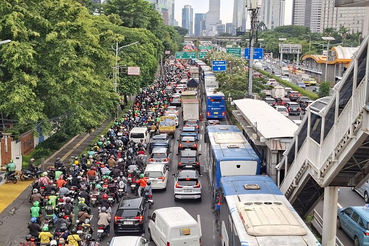 mengemudi, puasa, Tips Mengemudi Agar Tidak Stres Saat Berpuasa