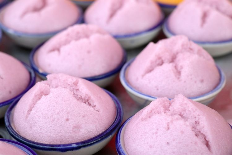 resep kue kukus, resep bolu kukus stroberi, resep bolu kukus merekah, resep kue kukus sederhana, Resep Bolu Kukus Stroberi Lembut Merekah, Cuma Kukus 15 Menit