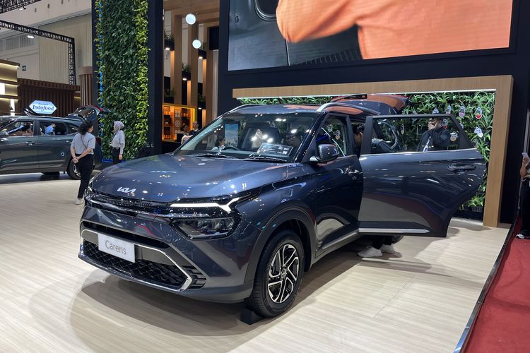Nissan Serena, Toyota Kijang Innova Zenix, Nissan serena, GIIAS 2025, diskon mobil MPV, Diskon Menarik MPV Medium di GIIAS, Innova Zenix Dapat Diskon