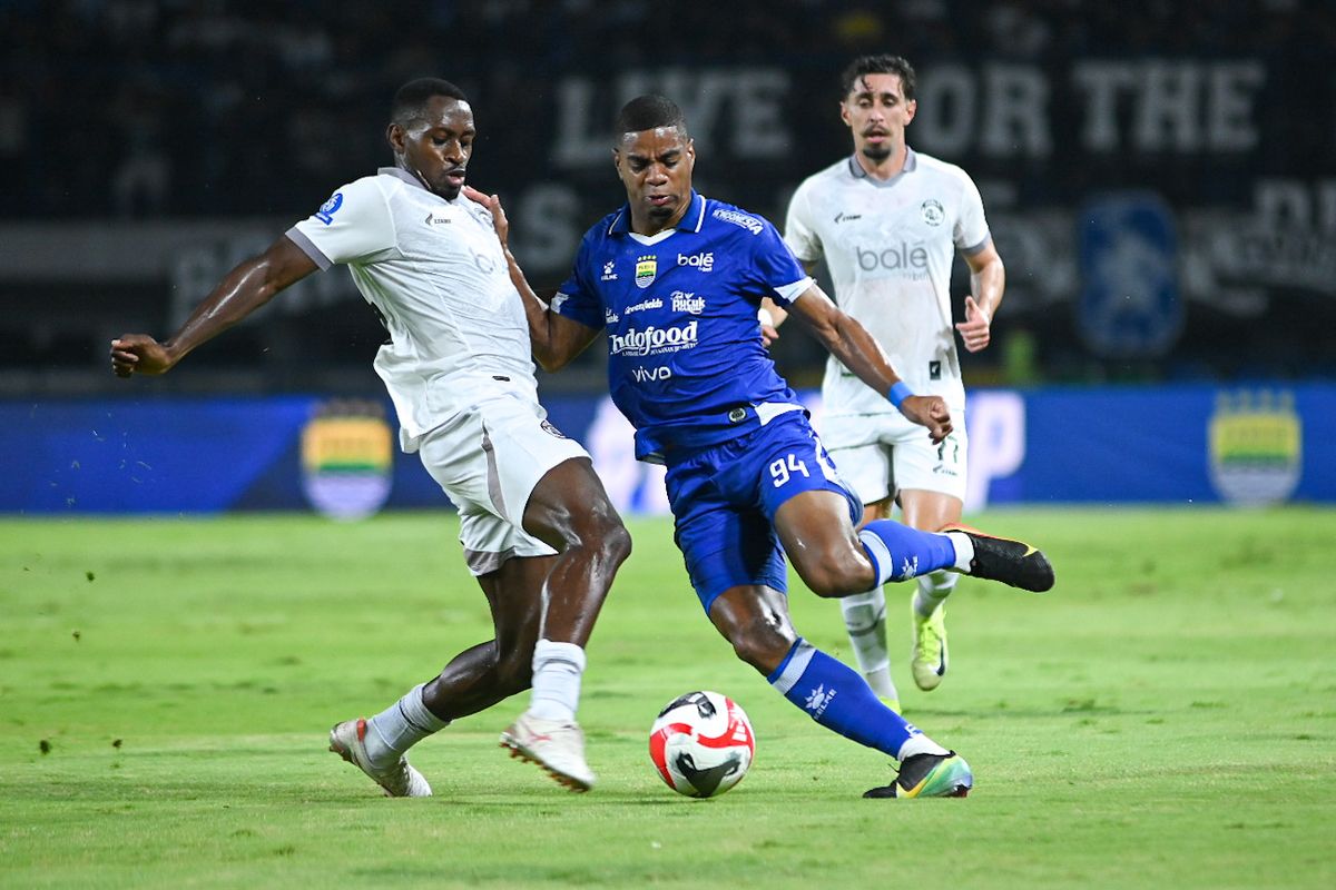 Super League, Persib, Arema FC, Persib Bandung, Bojan Hodak, Persib vs Arema FC, Super League 2025-2026, Persijap Jepara, PSBS Biak, Borja Herrera, Franca, Persijap, PSBS, Klasemen Super League 2025-2026 Usai Hasil Persib Vs Arema FC 0-0