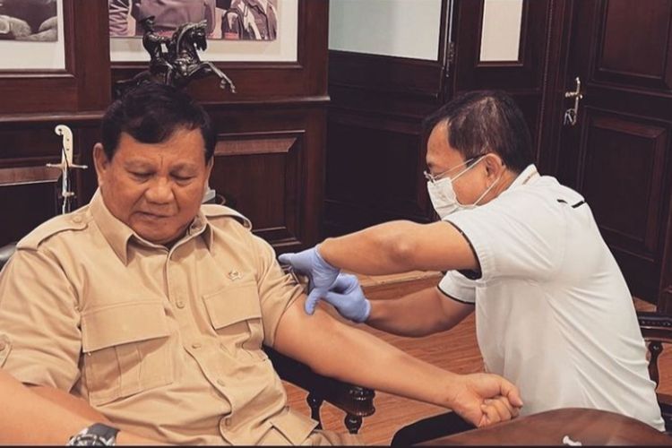 ilmuwan, Terawan Agus Putranto, tanda kehormatan bintang, Presiden Prabowo, carina citra dewi joe, Ilmuwan Vaksin AstraZeneca dan Dokter Terawan Terima Tanda Kehormatan dari Presiden Prabowo