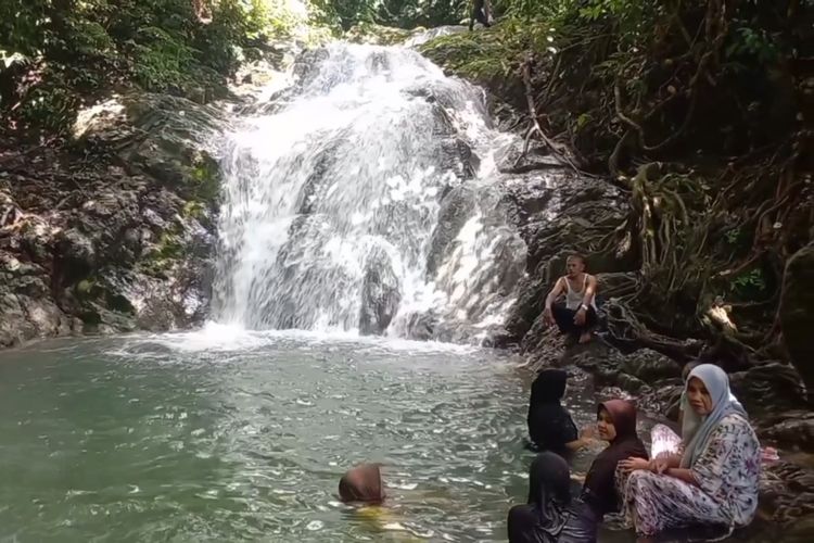 air terjun, 7 Wisata Air Terjun di Aceh, Cocok untuk Healing dari Penatnya Kerja, 1. Air Terjun Suhom, 2. Air Terjun Kuta Malaka, 3. Air Terjun Pria Laot, 4. Air Terjun Blang Kolam, 5. Air Terjun 7 Tingkat, 6. Air Terjun Peucari, 7. Air Terjun Tansaran Bidin
