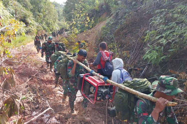 Tapanuli Tengah, “Bu, Ada Susu?”, Potret Ibu dan Balita Bertahan Hidup Pascabanjir Bandang Tapanuli Tengah