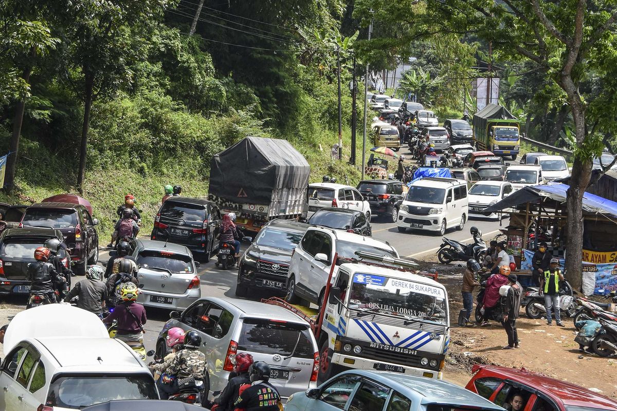 macet, posisi D, mobil matik, posisi N, Pengemudi Mobil Matik Wajib Tahu, Pilih D atau N Saat Kondisi Macet