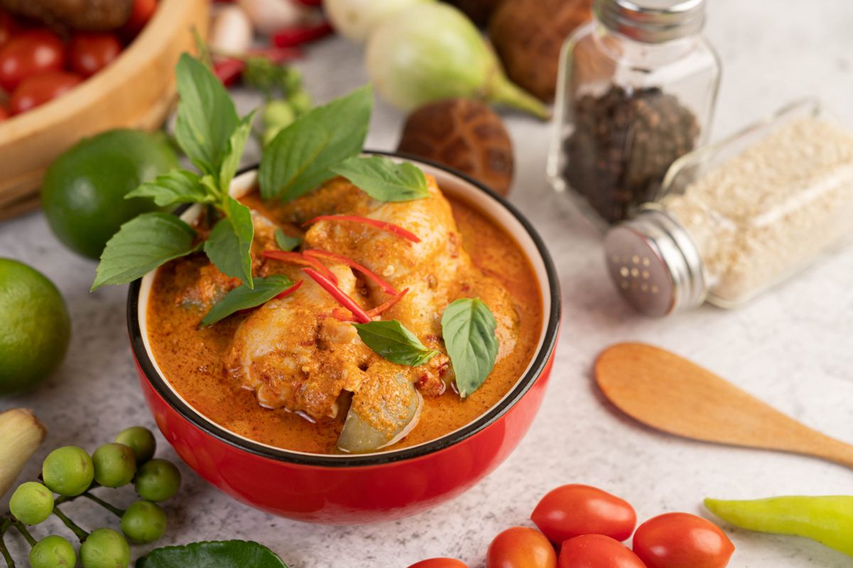 resep, kari ayam, resep kari ayam, Resep Kari Ayam Tanpa Minyak dan Santan, Mudah Pakai Bahan Ini, Mengapa memilih kari ayam tanpa minyak?, Bahan utama, Langkah-langkah pembuatan, 4. Memasukkan daging ayam, 6. Sentuhan akhir