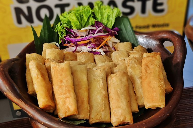ide jualan takjil kekinian, 10 Ide Jualan Takjil Kekinian 2026, Inspirasi Usaha Selama Ramadan, 2. Es Buah Segar, 4. Gorengan, 5. Martabak mini, 6. Puding cup, 7. Salad buah, 8. Kurma, 9. Cireng crispy, 10. Bubur sumsum
