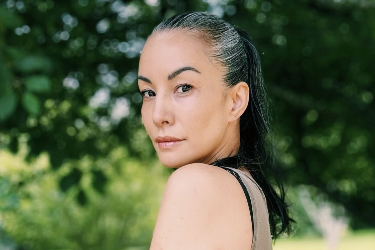 Nadya Hutagalung, rambut beruban, Nadya Hutagalung uban, rambut beruban bisa hitam kembali, apakah rambut yang beruban bisa hitam kembali, perawatan untuk rambut beruban, Rambut Beruban seperti Nadya Hutagalung, Bisakah Kembali Menghitam?