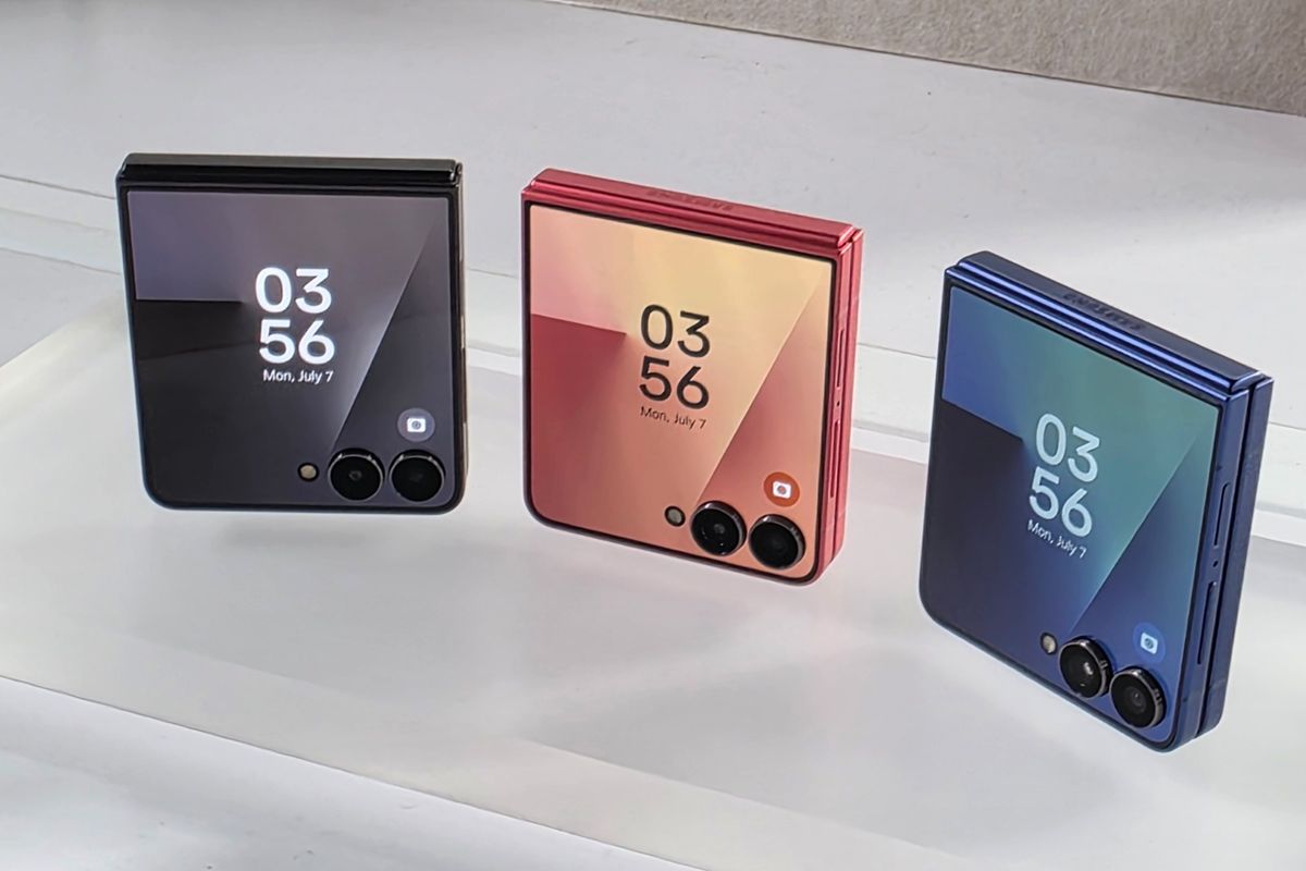 Samsung, Z Flip 7, Samsung Z Flip 7, Smartphone, samsung z flip 7, spesifikasi samsung z flip 7, fitur samsung galaxy z flip 7, harga samsung galaxy z flip 7, Hands-on Samsung Galaxy Z Flip 7, Layar Depan Full, Bodi Lebih Tipis, Desain tetap ramping, Chip Exynos baru, OneUI 8 dan fitur keamanan baru, Harga dan bonus pre-order