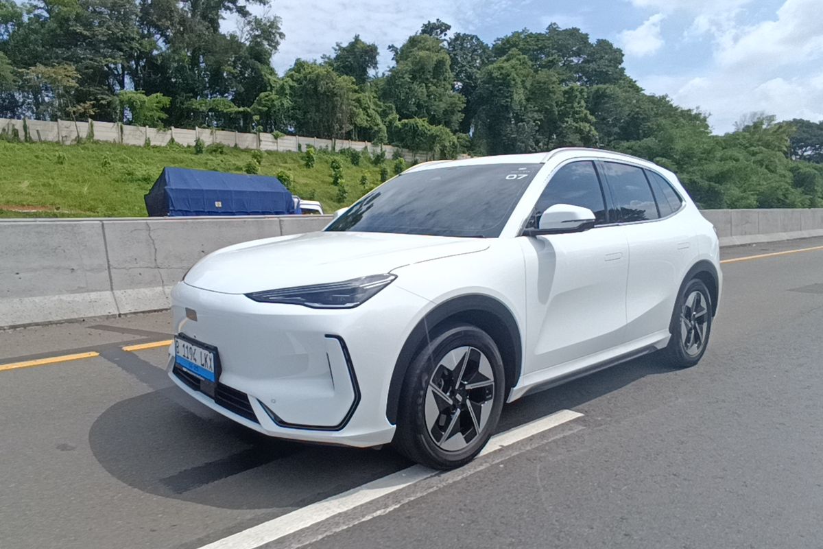 SUV listrik, Geely EX5, kabin lega, perjalanan Jakarta Bandung, Pengalaman Jadi Penumpang Geely EX5 dari Jakarta ke Bandung