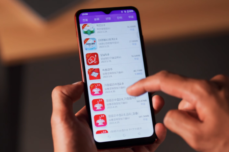 YouTuber, ponsel Android, Korea Utara, Sensor, YouTuber Bongkar Isi HP Android Korea Utara, Menakutkan dan Bikin Kaget
