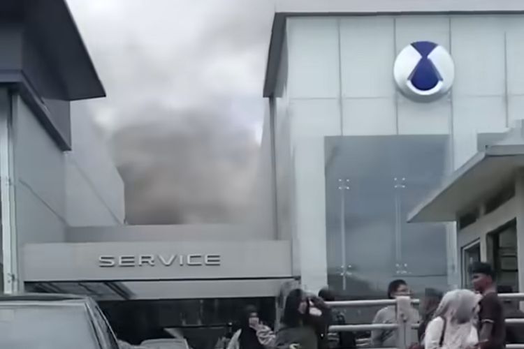 showroom BYD, BYD Investigasi Kebakaran di Diler Serpong