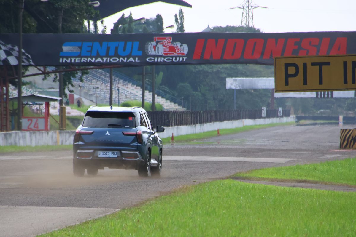 Mitsubishi, Destinator, Mitsubishi Destinator, tes mobil, Jajal Mitsubishi Destinator Mulai Jalan Tol sampai Sirkuit Sentul