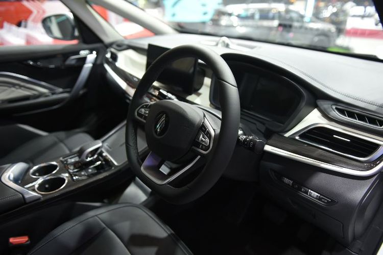 Komparasi, captain seat, mobil listrik, MPV listrik, BYD M6, Aletra L8 EV, L8 EV, Komparasi MPV Listrik Rp 400 Jutaan: BYD M6 Vs Aletra L8 EV, Eksterior, Interior, Fitur Keselamatan dan Hiburan, Performa, Kesimpulan