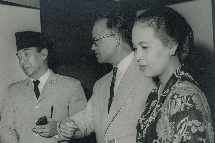 Soekarno, istri soekarno, hartini, hartini istri sukarno, istri-istri Soekarno, Punya 9 Istri, Siapa yang Temani Soekarno hingga Akhir Hayat?, Awal Pertemuan Soekarno dan Hartini, Pernikahan dengan Bung Karno, Menemani Bung Karno di Masa Sulit, Mendampingi di Detik-detik Terakhir Bung Karno