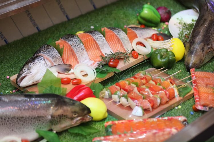 protein, Protein, Fondasi Harian untuk Tubuh Kuat dan Bertenaga, Peran penting protein dalam tubuh, Pentingnya distribusi protein sepanjang hari, Memilih sumber protein berkualitas, Tantangan pemenuhan protein pada era modern, Konsistensi adalah kunci
