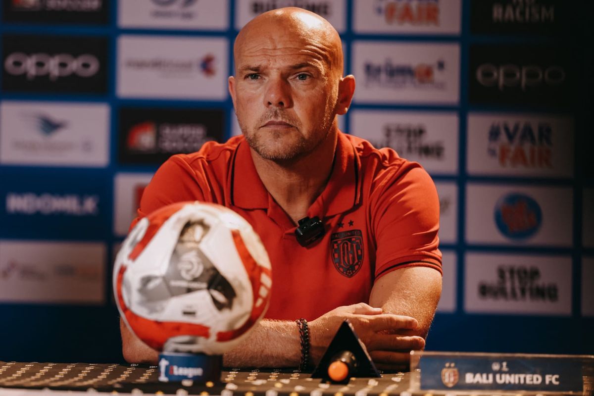Johnny Jansen, Bali United, Keheranan Pelatih Bali United Atas Cara Kerja Klub Indonesia Rekrut Pemain