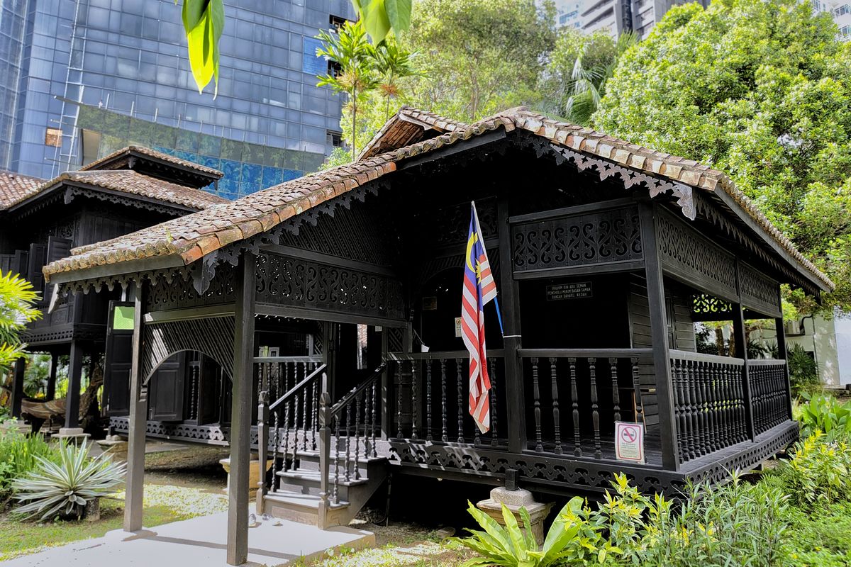 wisata malaysia, Rumah Penghulu Abu Seman, rumah penghulu abu seman kl, tiket masuk Rumah Penghulu Abu Seman, wisata sejarah di kuala lumpur, Panduan Lengkap ke Rumah Penghulu Abu Seman Malaysia, Simak Sebelum Datang, Lokasi Rumah Penghulu Abu Seman, Jam buka Rumah Penghulu Abu Seman, Harga tiket masuk Rumah Penghulu Abu Seman, Cara berkunjung ke Rumah Penghulu Abu Seman, Tips berkunjung ke Rumah Penghulu Abu Seman, Fakta menarik seputar Rumah Penghulu Abu Seman