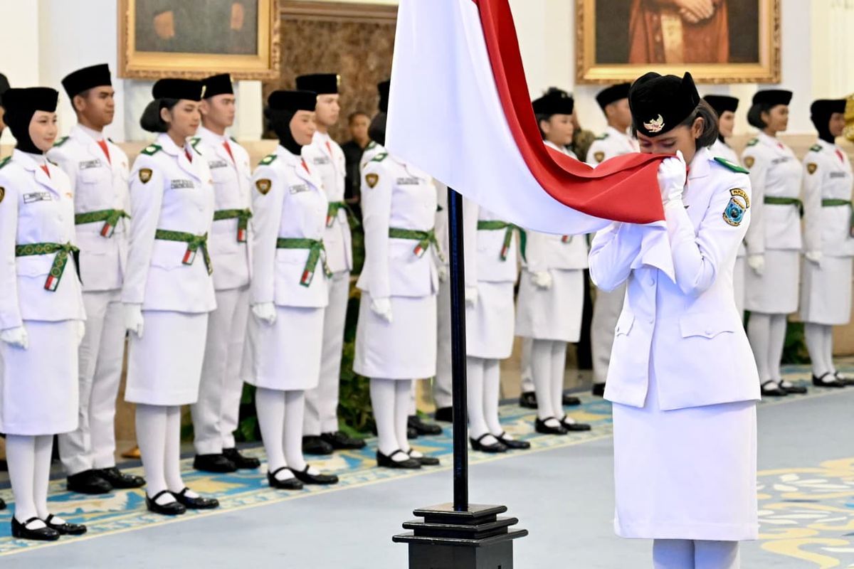paskibraka, HUT ke-80 RI, paskibraka nasional 2025, Cerita Perjuangan Paskibraka Nasional 2025 Jelang HUT ke-80 RI, Pengukuhan Paskibraka 2025, Cerita Perjuangan Paskibraka Nasional 2025 Jelang HUT ke-80 RI, Kisah Haru Rhita dari Papua Barat, Paulus dari NTT: Antara Latihan dan Dagang Jagung Bakar, Abraham dari Papua Selatan: Hampir Menyerah, Didukung Teman, Prosesi Pengukuhan Paskibraka 2025