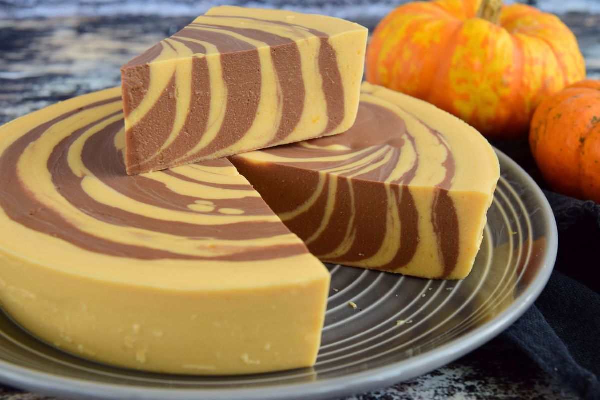 puding roti tawar, Resep Puding Roti Tawar 2 Warna, Lembut dan Lumer di Mulut, Bahan warna putih, Bahan warna cokelat, Membuat puding putih, Membuat puding cokelat, Mencampur puding putih dan cokelat