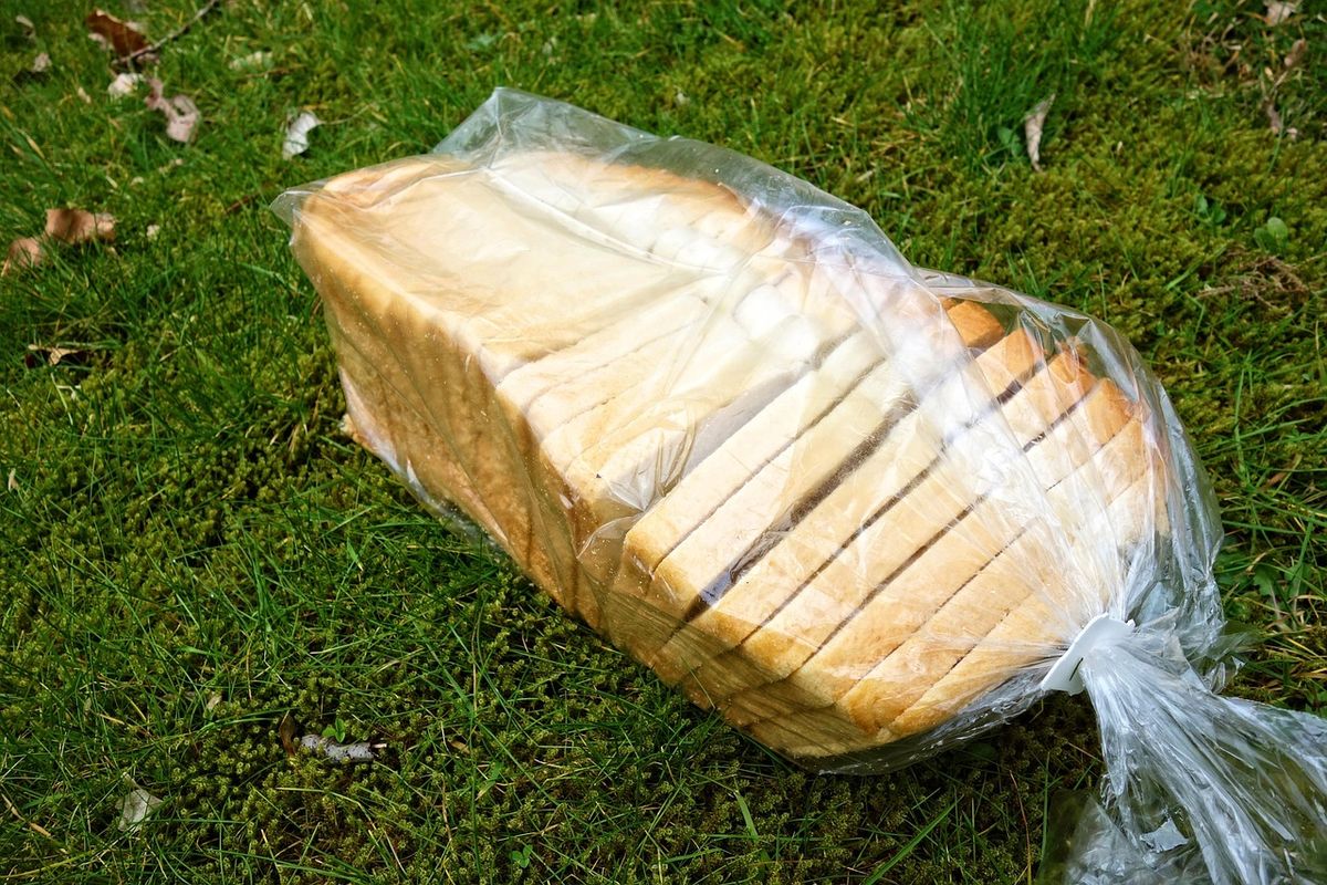cara menyimpan roti, menyimpan roti, Mengapa Jangan Simpan Roti di Kemasan Plastiknya?