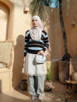 5 Inspirasi OOTD Bukber 2026, Bikin Look Kamu Auto-Fresh, 1. Rani Stripes Shirt – Haidee and Orlin (Rp300.000-an), 2. Jelena Shirt and Pants One Set – Hosofolshopaholic (Rp160.000-an), 3. Karuri Shirt – Myrubylicious (Rp190.000-an), 4. Kulot Pensil – Its Saudaree (Rp99.000), 5. Rok Rilis Almond Milk – Inkano (Rp219.000)