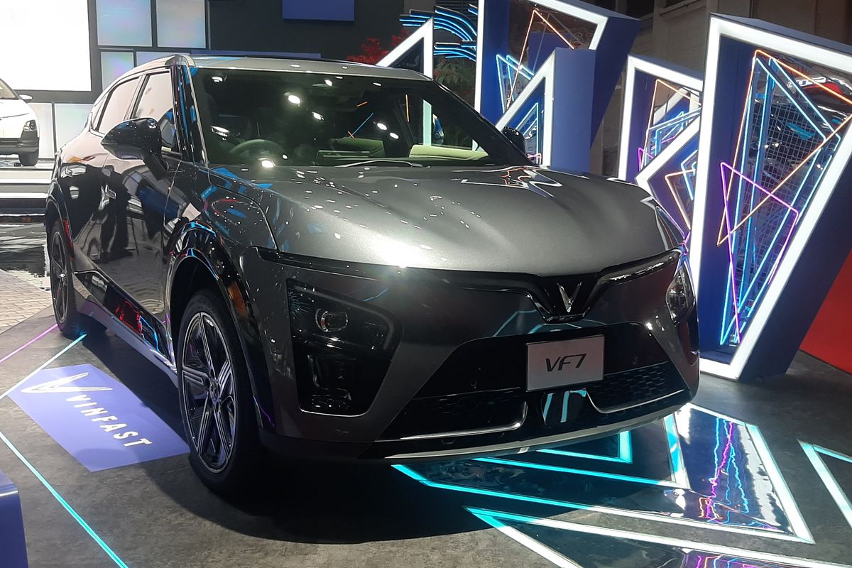 SUV listrik, VinFast VF7 Plus, BYD Atto 3 Superior, persaingan kendaraan ramah lingkungan, Persaingan SUV Listrik: VinFast VF7 Plus vs BYD Atto 3, Ragam Pilihan, Performa Mesin , Baterai dan Jarak Tempuh, Fitur Unggulan 