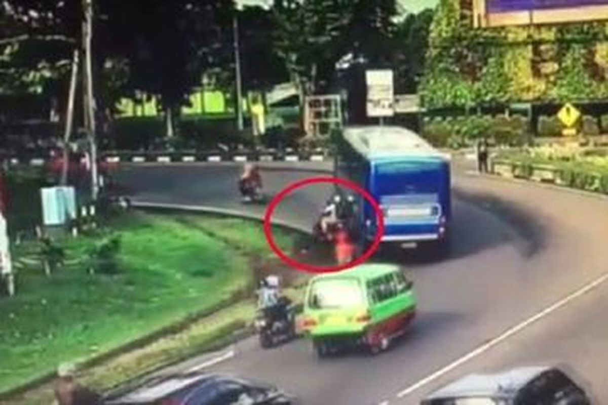 menyalip dari kiri, etika berkendara, Menyalip dari kiri, Etika berkendara, keselamatan jalan, risiko berkendara, Awas! Menyalip dari Kiri Bisa Berakibat Fatal