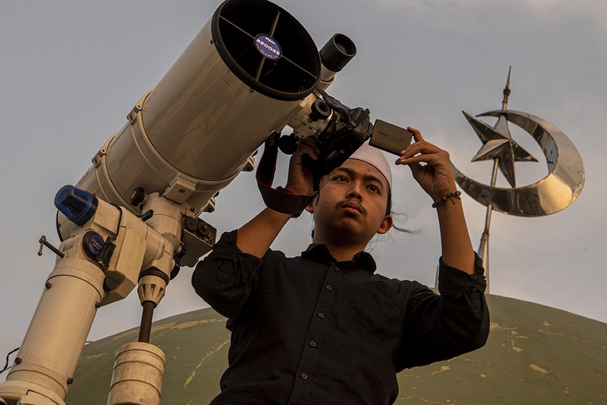 Kemenag Jabar Tetapkan 11 Titik Rukyatul Hilal, Awal Ramadhan 1447 H Dipantau 17 Februari, Bagaimana persiapan Kemenag Jabar jelang rukyatul hilal?, Di mana saja lokasi pemantauan hilal di Jawa Barat?, Apa tantangan astronomis dalam pengamatan hilal tahun ini?, Bagaimana metode pengamatan yang digunakan?, Berapa jumlah petugas yang dikerahkan?
