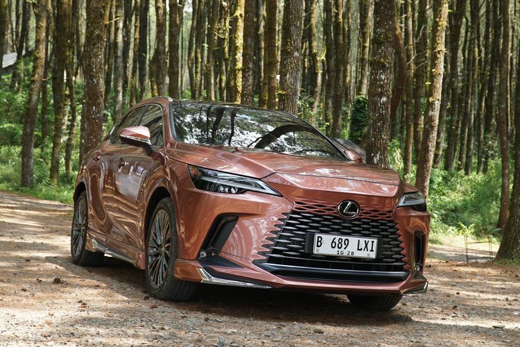 Lexus, RX450h, Eksterior, PHEV, interior, Elegansi Lexus RX450h+, Tak Luntur Meski Sudah Berusia Dua Tahun