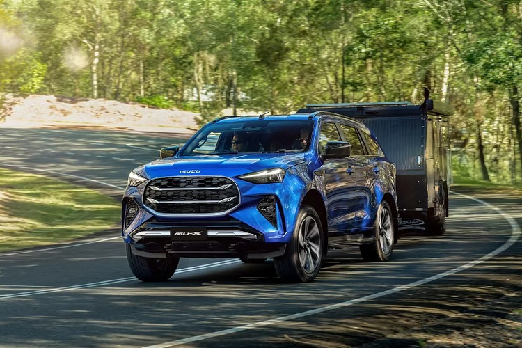 aksesori mobil, mU-X, Isuzu, Tour Mate, Isuzu mu-X Tour Mate Meluncur, Lengkap dengan Aksesori