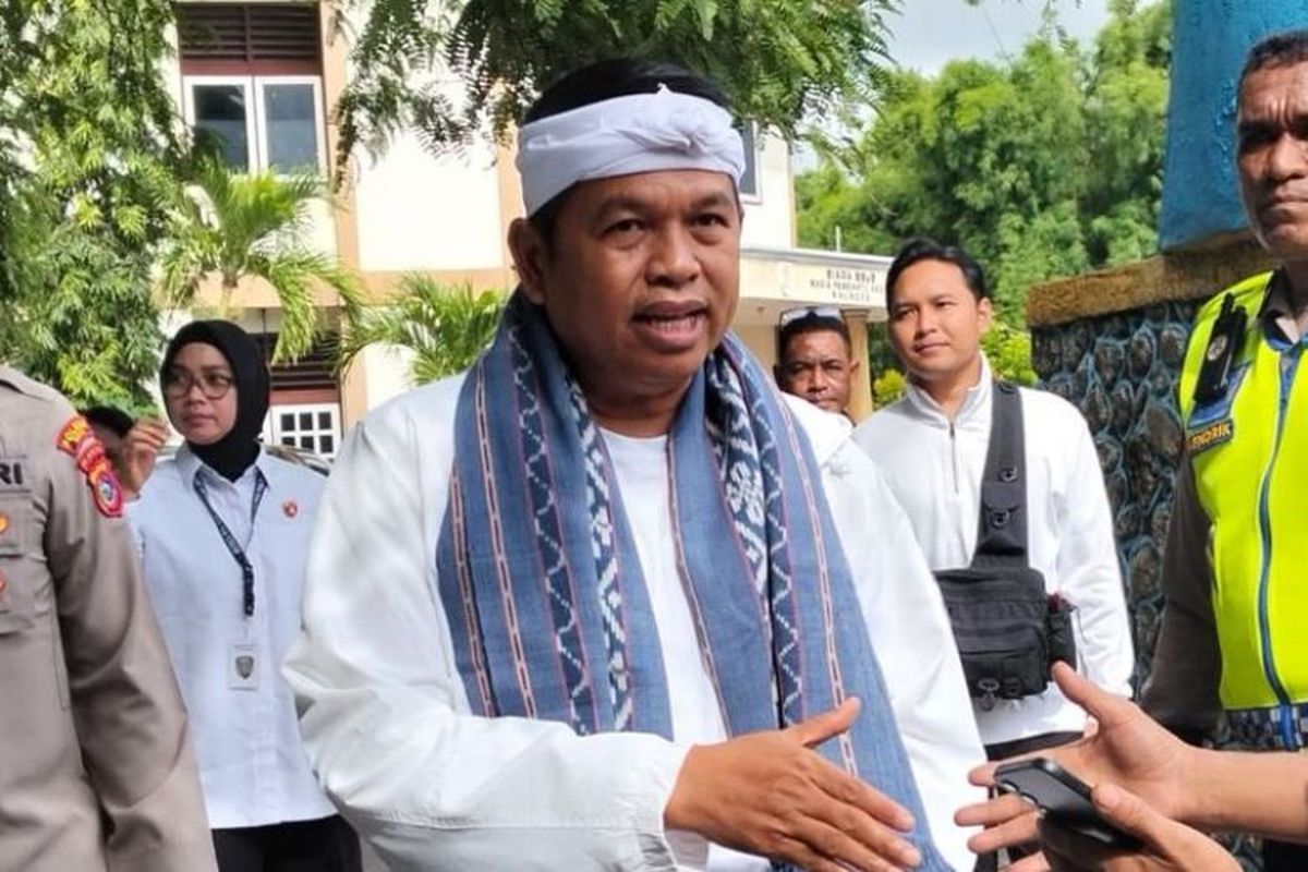 Gubernur Jawa Barat, Dedi Mulyadi, 5 Warga Sumedang Terlantar di Papua, Dedi Mulyadi Turun Tangan Siapkan Kepulangan, Bagaimana awal mula lima warga Sumedang bisa terlantar di Papua?, Apa yang terjadi setelah mereka tiba di Yahukimo?, Mengapa mereka akhirnya meminta bantuan untuk pulang?, Bagaimana upaya Dedi Mulyadi membantu kepulangan mereka?