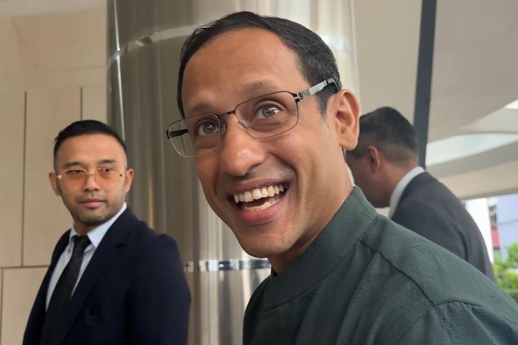Nadiem Makarim, Korupsi Chromebook, nadiem makarim tersangka, nadiem makarim tersangka korupsi, Resmi Jadi Tersangka, Apa Peran Nadiem Makarim dalam Korupsi Chromebook?, Awal Mula Kasus Chromebook yang Seret Nadim Makariem, Peran Nadiem Makarim dalam Dugaan Korupsi Chromebook, Tersangka Lain dan Skema Korupsi, Diduga Rugikan Negara Rp1,98 Triliun