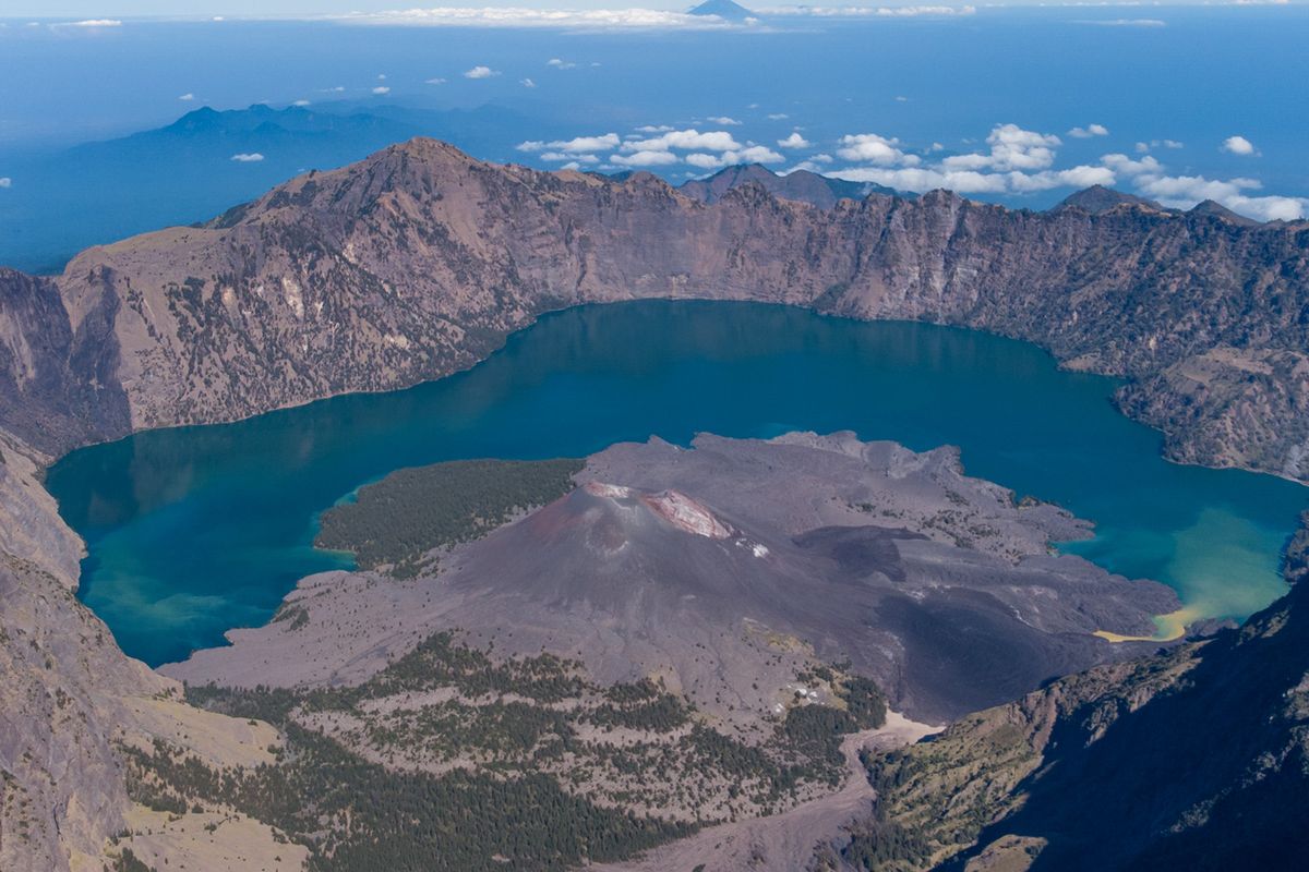 Rinjani, Gunung Rinjani, Lombok, rinjani, pendaki jatuh di rinjani, Turis Brasil Jatuh di Gunung Rinjani, Evakuasi Masih Berlangsung