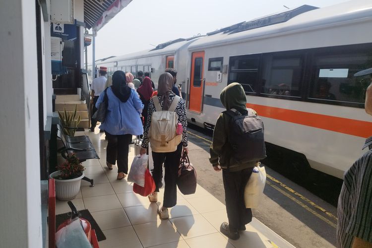 KA Argo Muria, ka argo muria new generation, ka argo muria berhenti dimana saja, ka aargo muria semarang tawang gambir, ka argo muria jadwal, KA Argo Muria Layani Penumpang di Stasiun Batang Mulai 15 Agustus 2025