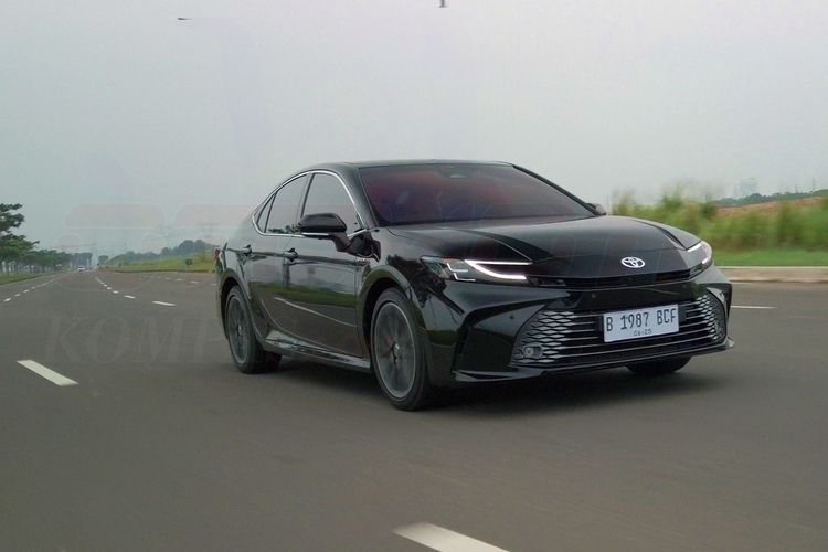 Toyota, Camry, Hybrid, hybrid, test drive, Camry hybrid, Pengendalian Camry 2025 Makin Sporti Berkat Pembaruan Suspensi