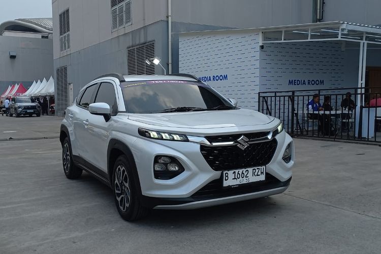 Dony Ismi Himawan Saputra, suzuki fronx, 4000 SPK, induk kendaraan, Pemesanan Suzuki Fronx Melebihi Produksi, Apa Solusinya?
