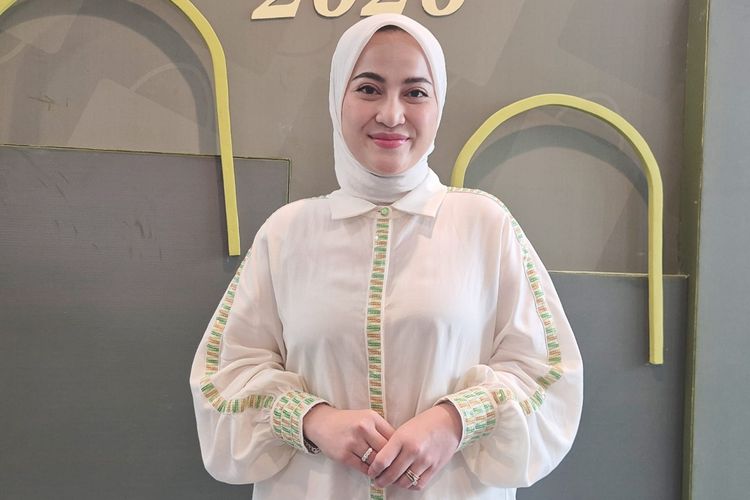 Modinity Group, Zyta Delia, Zyta Delia Bagikan Tips Membeli Baju Lebaran, Jangan Sekadar Pilih Model, 1. Pahami Personal Color dan Postur Tubuh, 2. Utamakan Bahan yang Nyaman, 3. Sesuaikan dengan Lokasi Acara, 4. Tak Semua Harus Baru